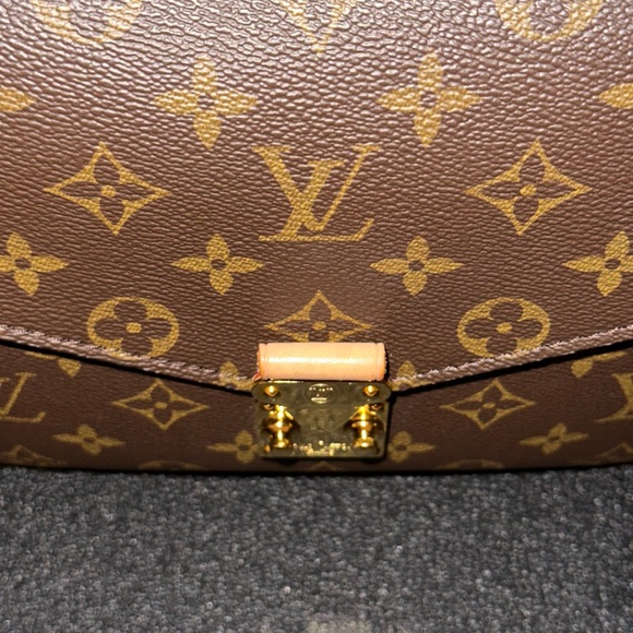 Authentic Louis Vuitton Monogram Pochette Métis - Picture 8 of 16